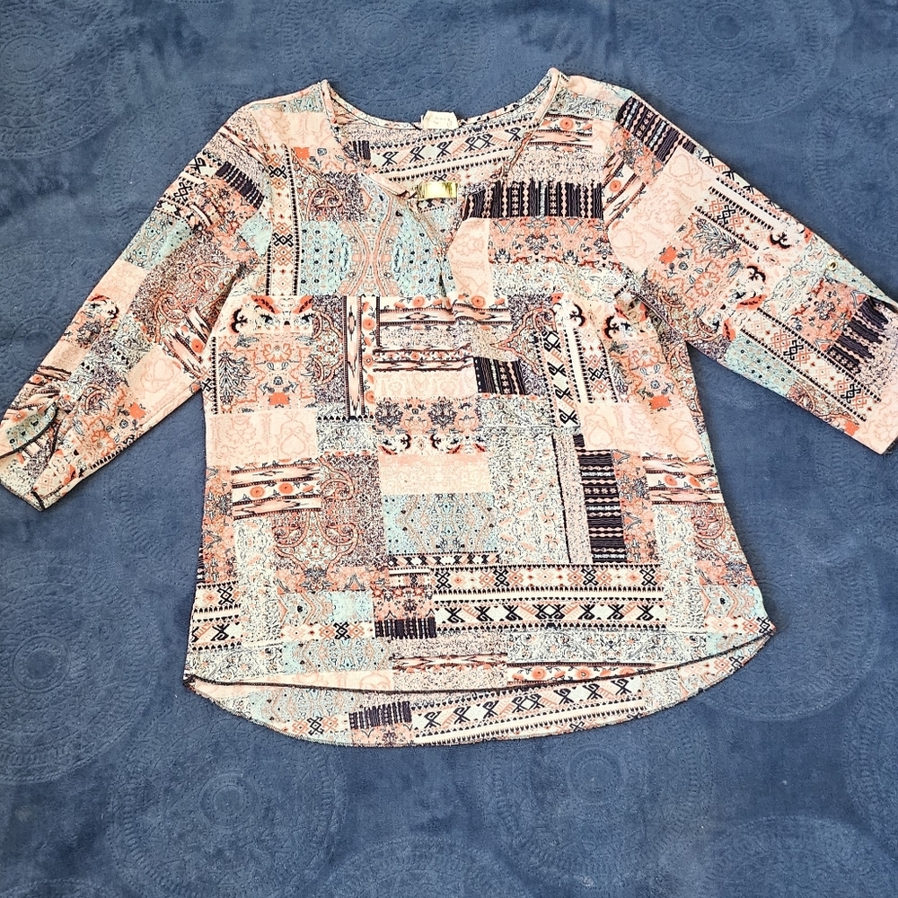 Women's size small blouse, lightweight Women's top. Used in good condition